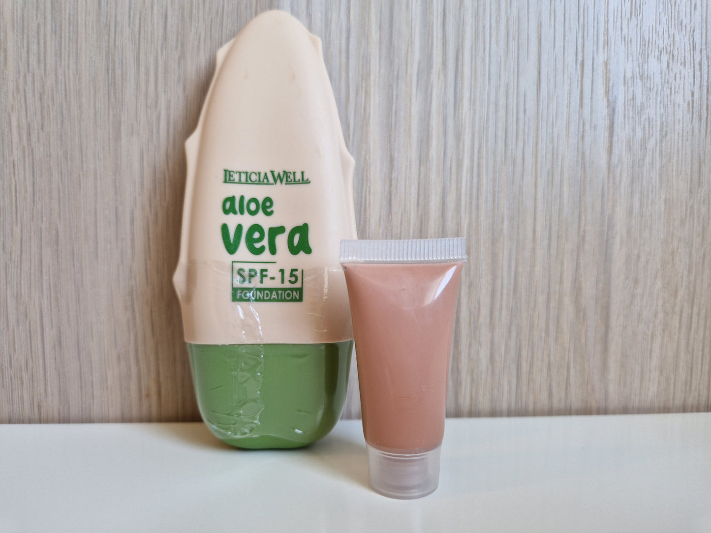 MAQUILLAJE FLUIDO ALOE VERA CON SPF-15 DE LETICIA WELL