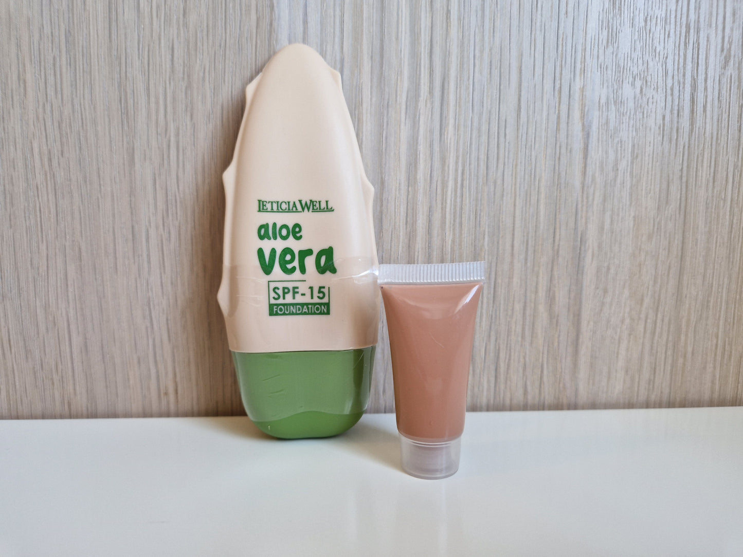 MAQUILLAJE FLUIDO ALOE VERA CON SPF-15 DE LETICIA WELL